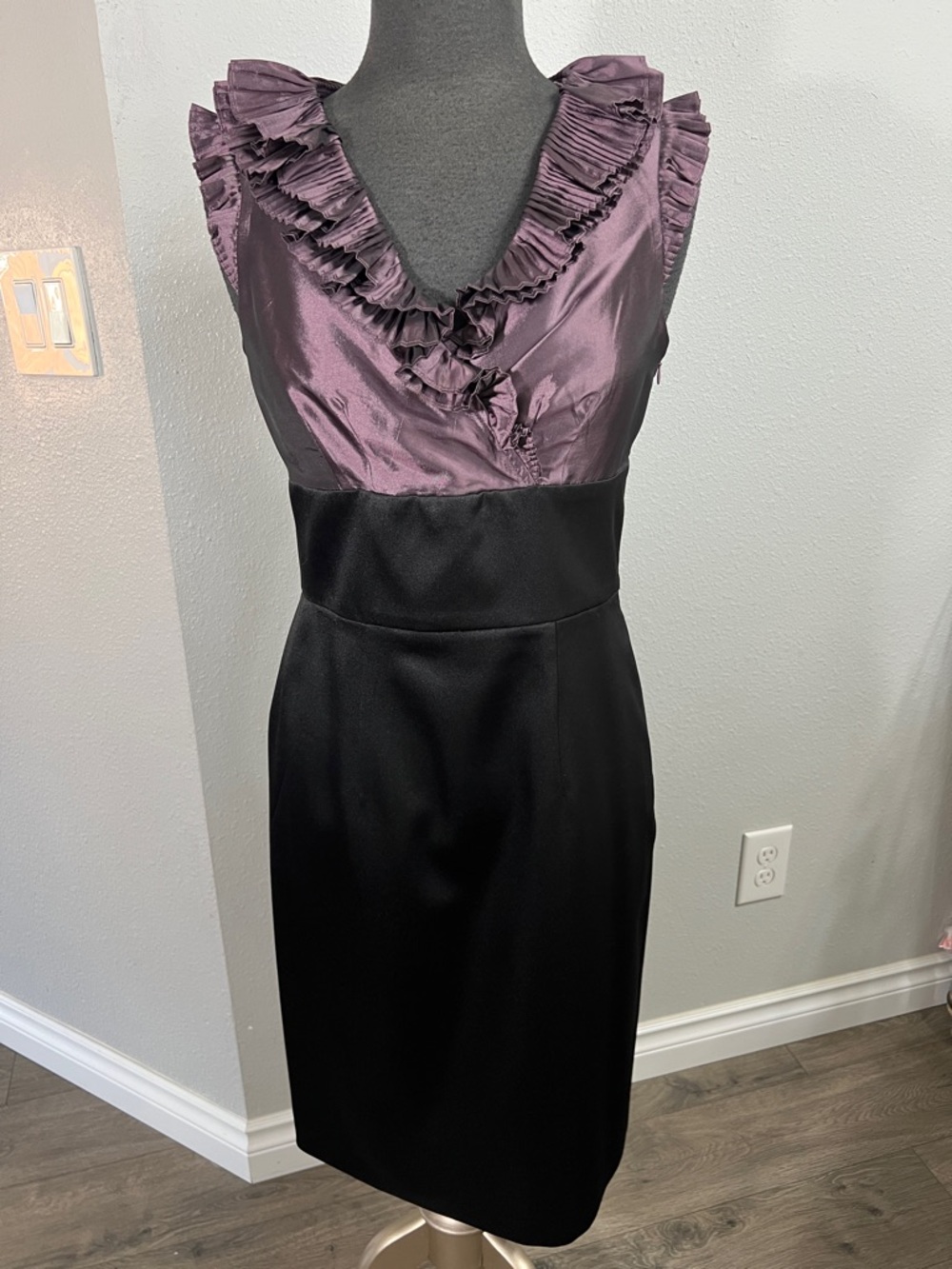 London Times Two-Tone Ruffle V-Neck Sheath Dress in Plum and Black